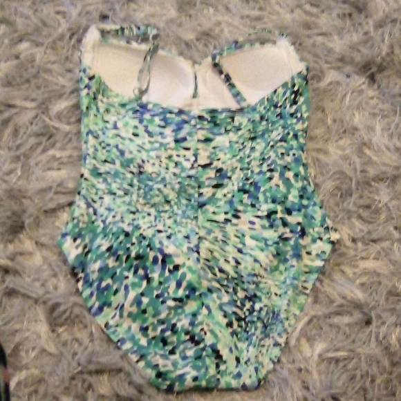 Ladies White House/Black Market Swim Suit - Picture 2 of 8